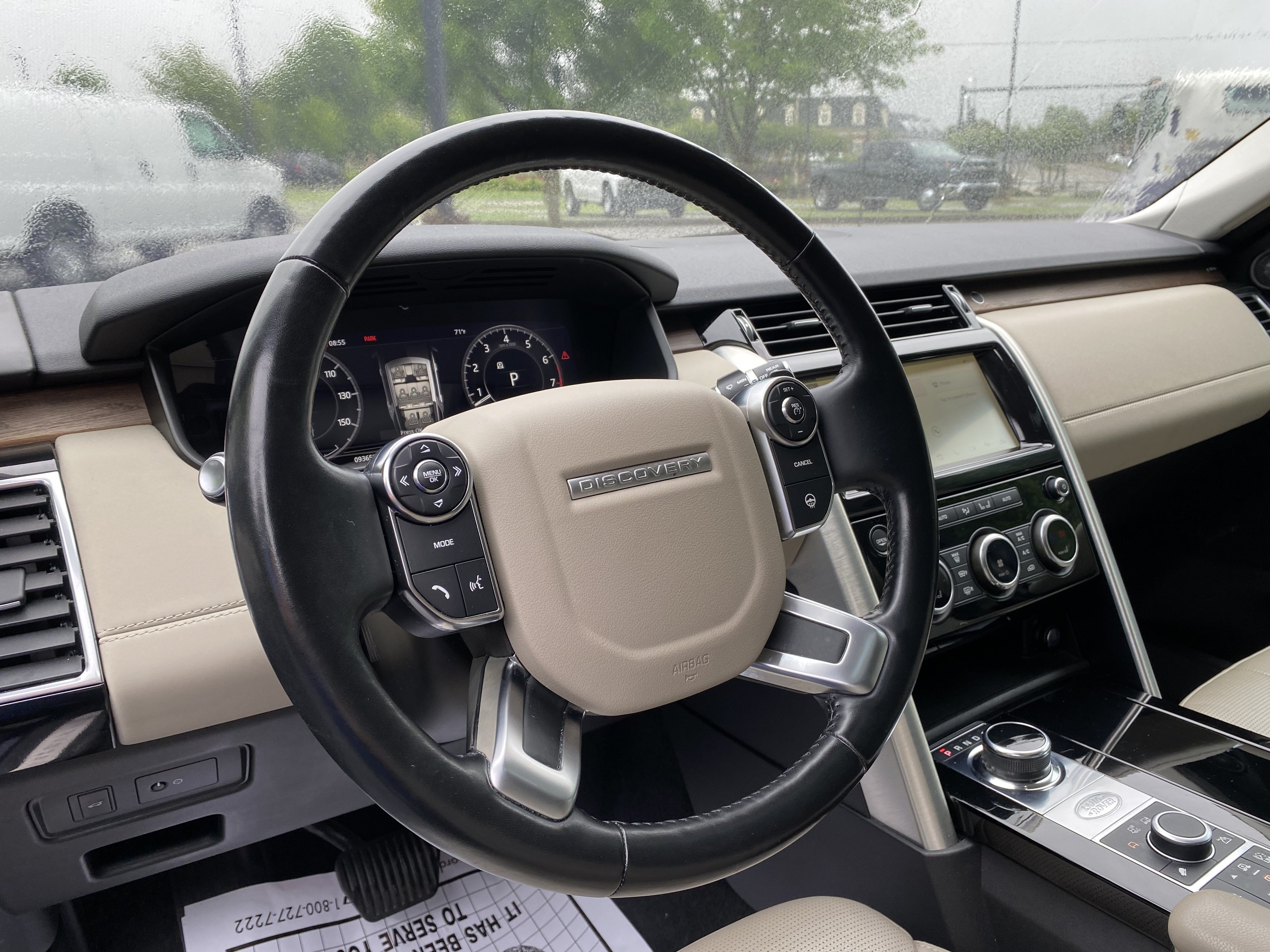 Used 2018 Land Rover Discovery HSE AWD/4WD image 15