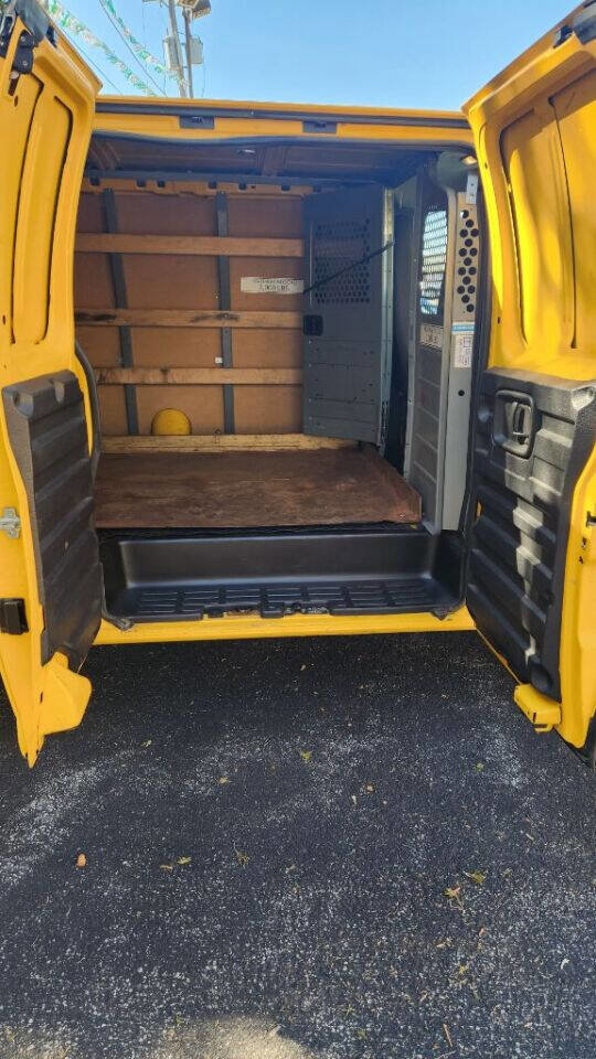 Used 2012 GMC Savana 2500 Extended RWD image 4