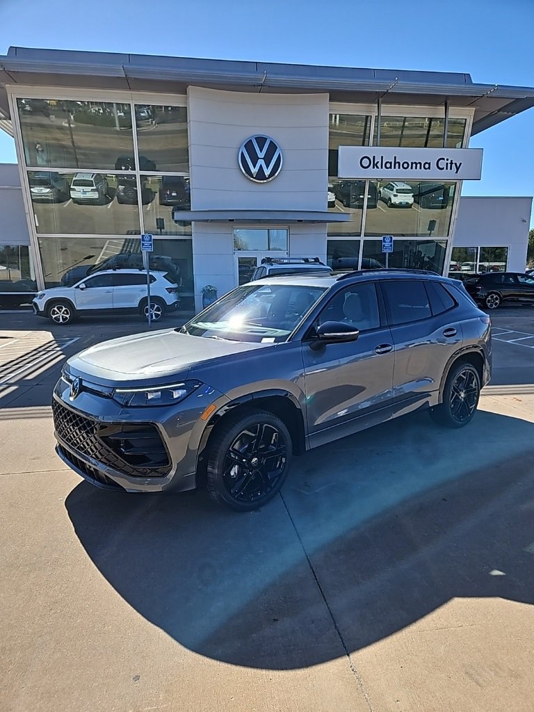 New 2026 Volkswagen Tiguan SE R-Line image 1