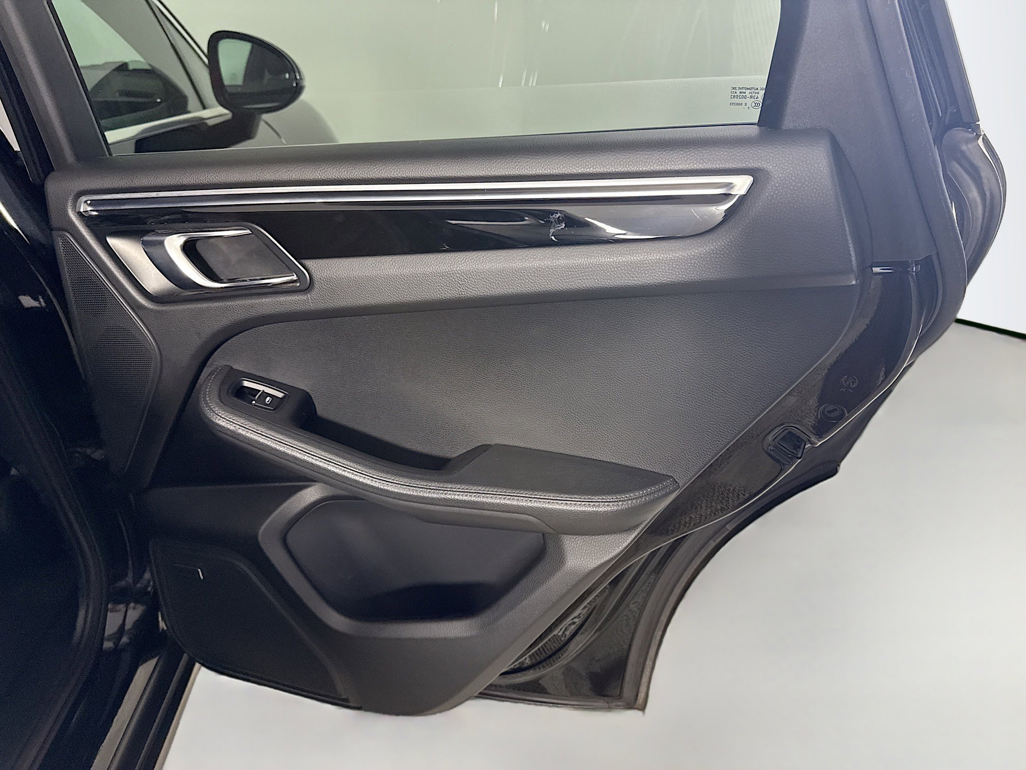 Used 2018 Porsche Macan S image 27