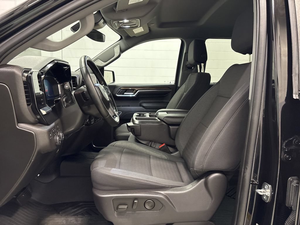 Used 2024 Chevrolet Silverado 1500 RST AWD/4WD image 19