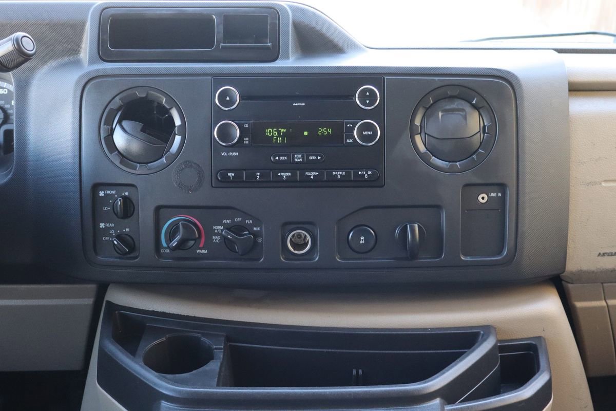 Used 2009 Ford E-350 and Econoline 350 Super Duty Wagon image 36