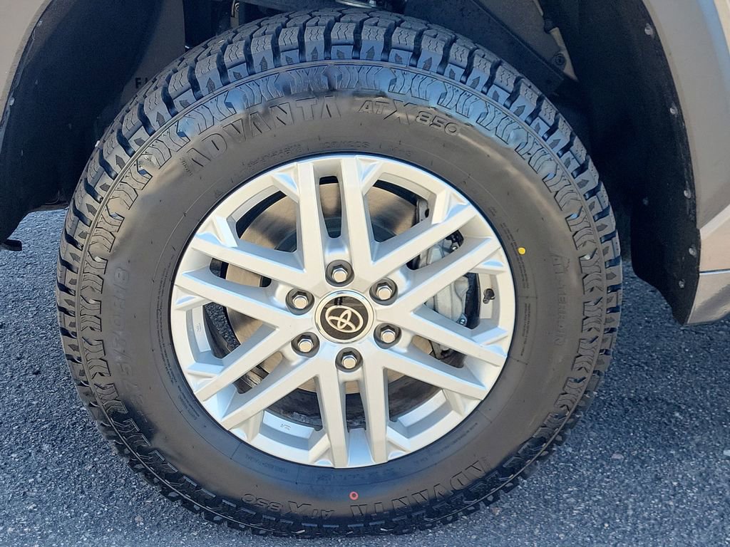 Used 2022 Toyota Tundra SR5 w/ SR5 Convenience Package image 16