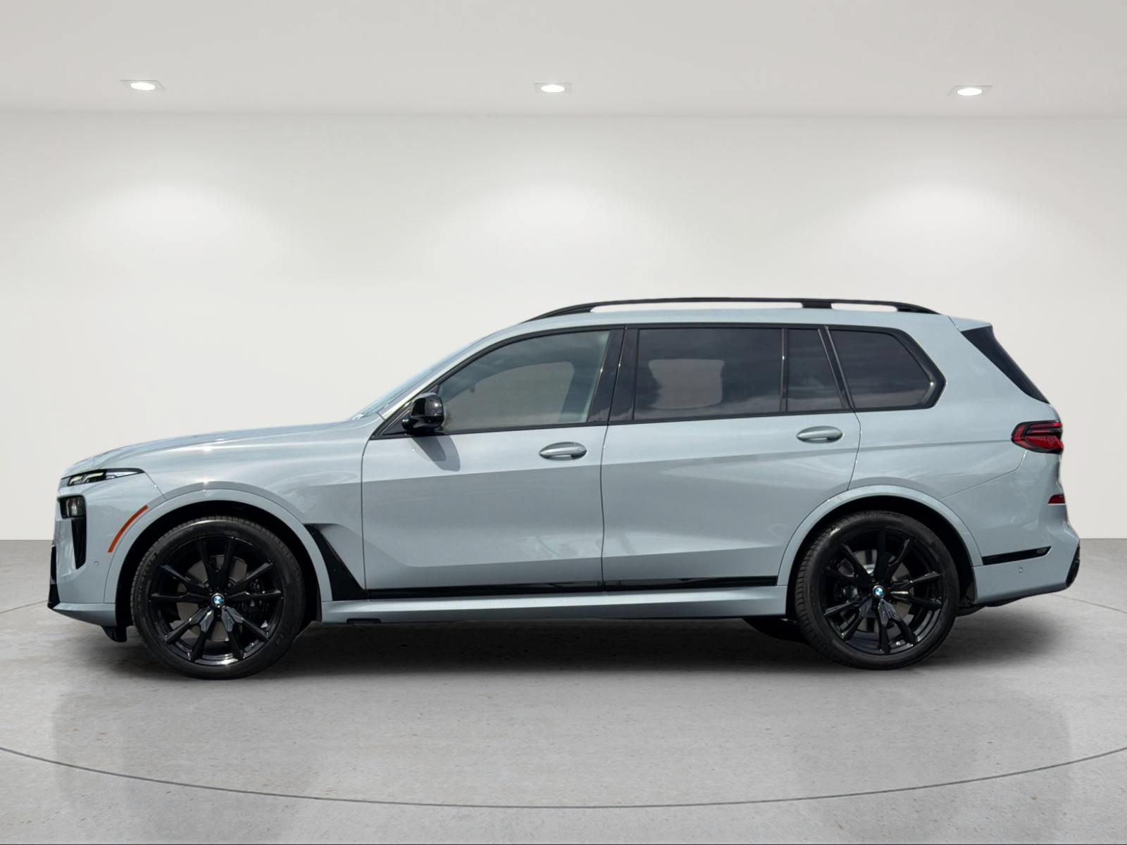Used 2024 BMW X7 M60i w/ Climate Comfort Package AWD/4WD image 2