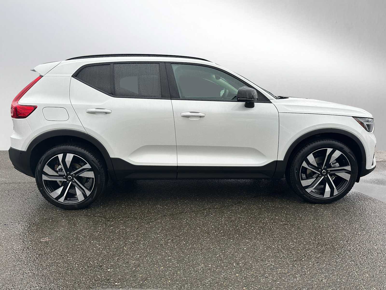 New 2026 Volvo XC40 B5 Ultra w/ Climate Package image 2