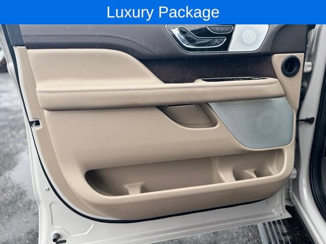 Certified 2024 Lincoln Navigator Reserve AWD/4WD image 14