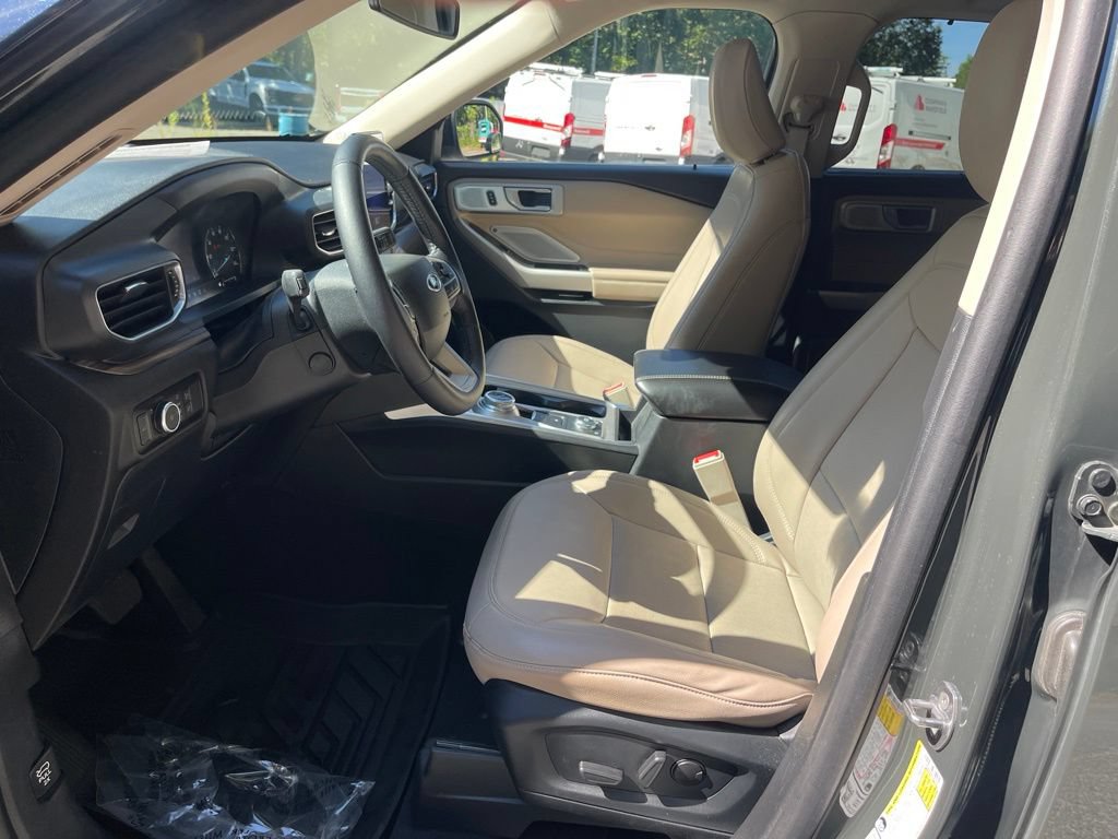 Used 2023 Ford Explorer Limited w/ Limited Technology Package AWD/4WD image 11