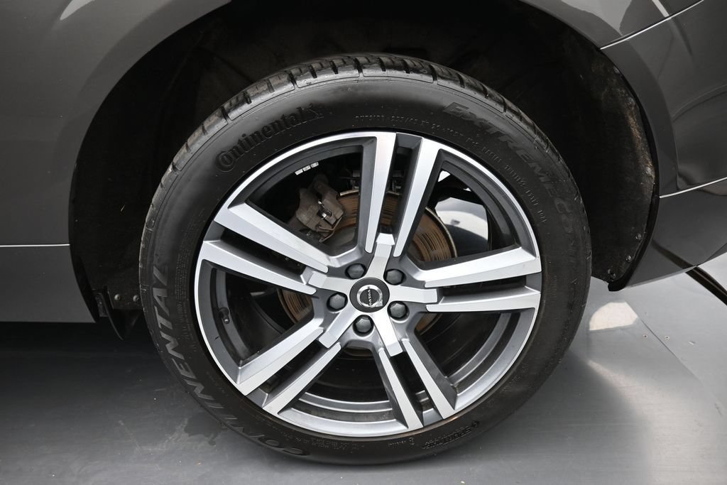 Used 2018 Volvo XC60 T5 Momentum w/ Vision Package AWD/4WD image 27