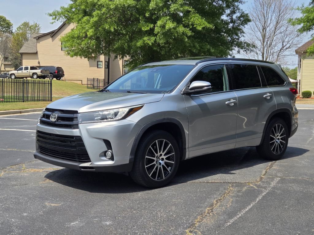 Used 2018 Toyota Highlander SE FWD image 1