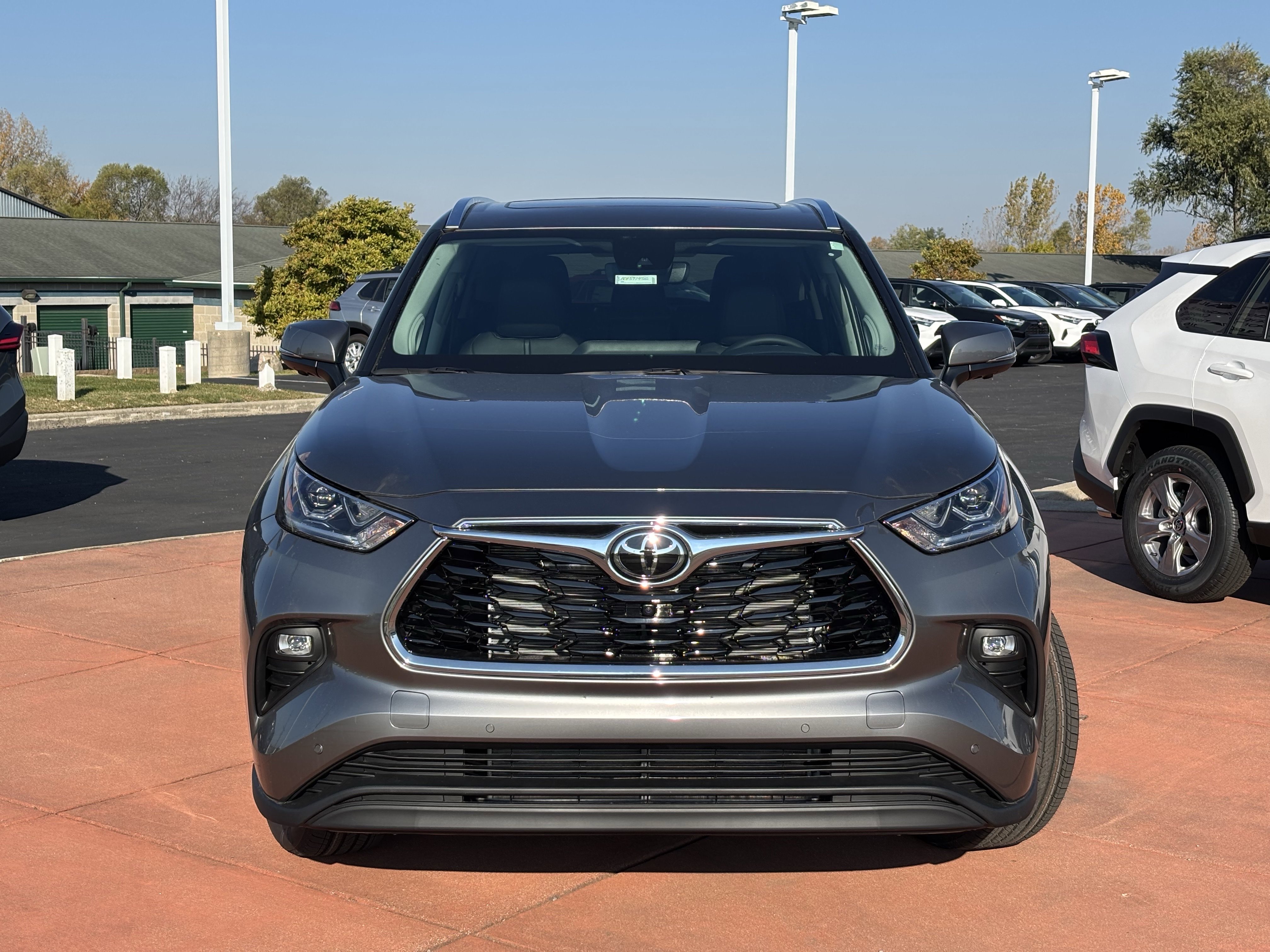 New 2026 Toyota Highlander Limited image 2