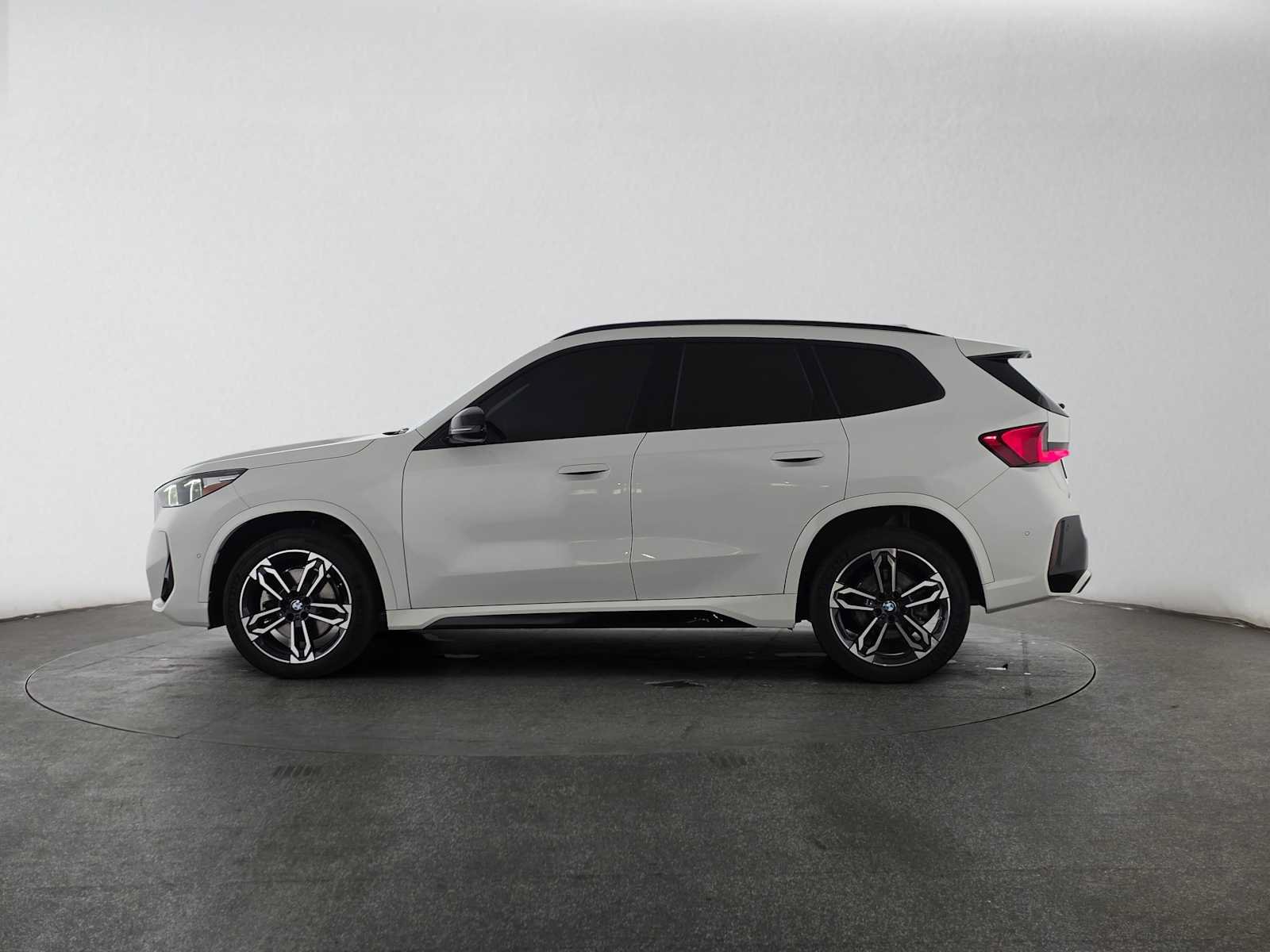 Used 2023 BMW X1 xDrive28i w/ M Sport Package AWD/4WD image 6