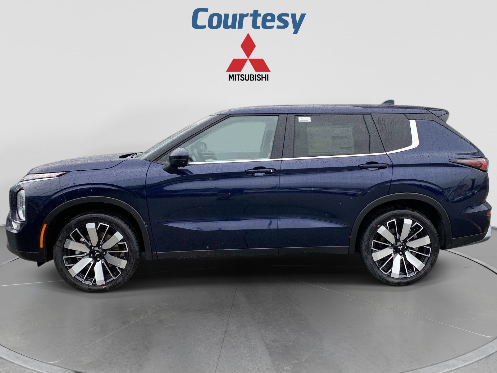 New 2026 Mitsubishi Outlander SE AWD/4WD image 2