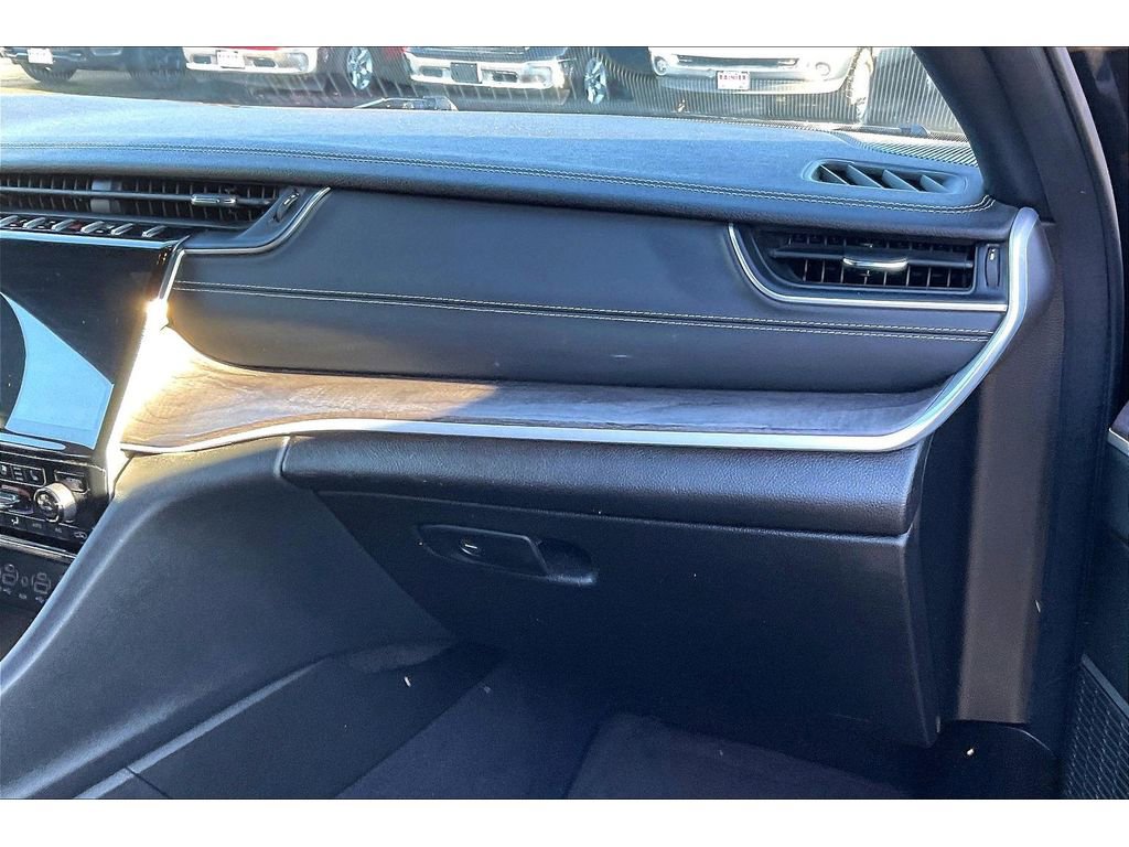 Used 2024 Jeep Grand Cherokee L Limited w/ Luxury Tech Group II image 16