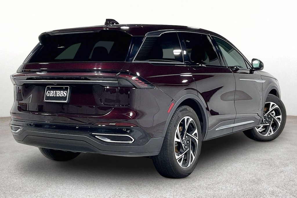 Used 2024 Lincoln Nautilus Premier w/ Equipment Group 102A AWD/4WD image 2