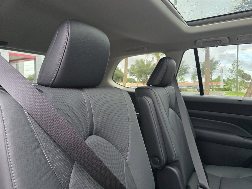 New 2026 Toyota Grand Highlander Limited image 18