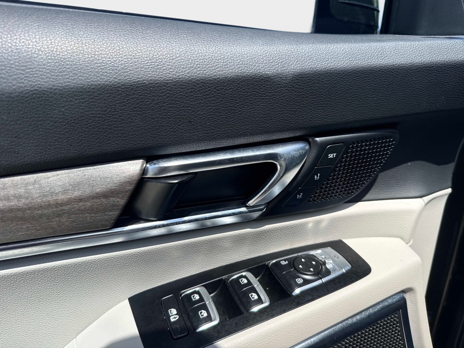 Used 2020 Kia Telluride SX w/ Towing Package FWD image 17
