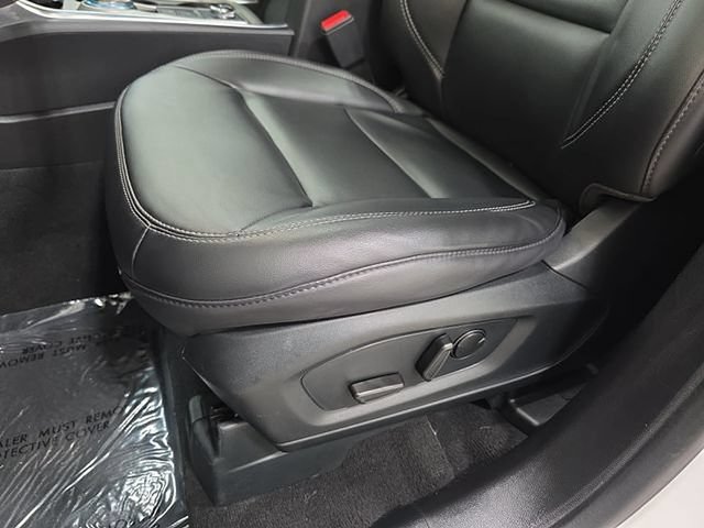 Used 2023 Ford Explorer XLT w/ Equipment Group 202A AWD/4WD image 29