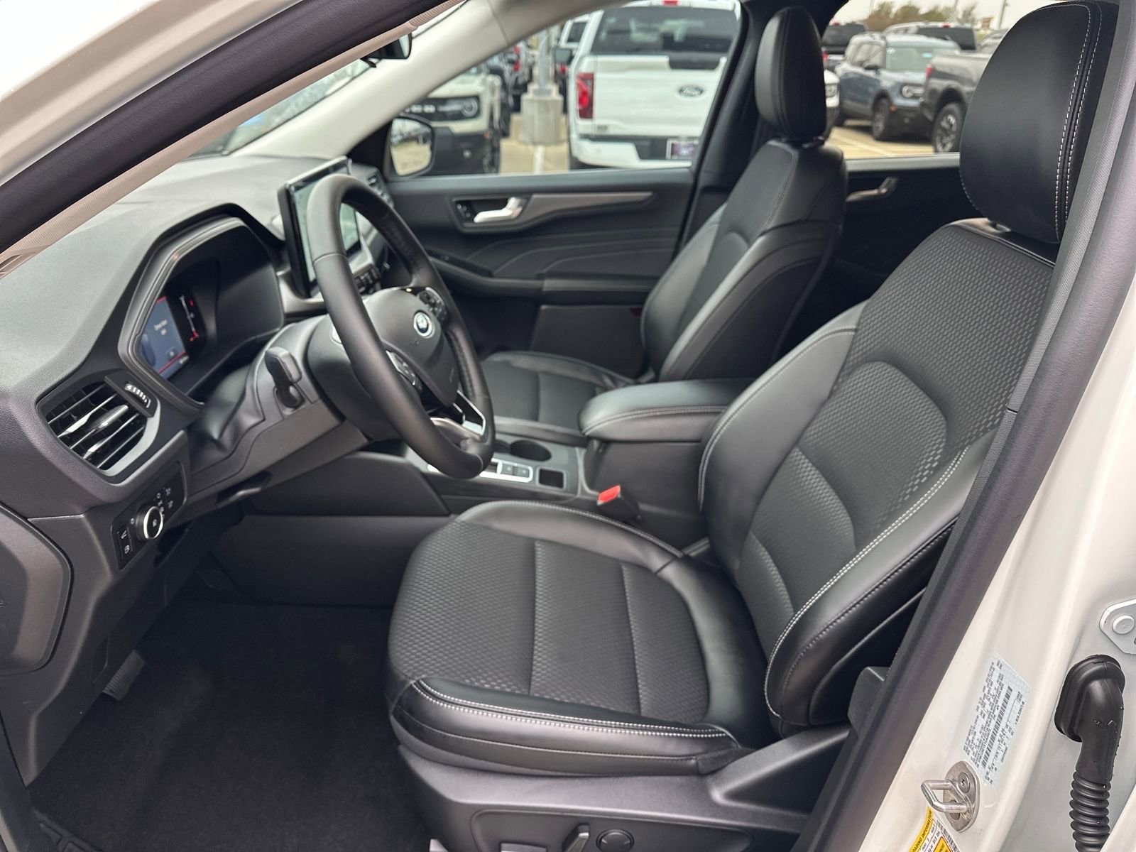 New 2026 Ford Escape SE FWD image 9