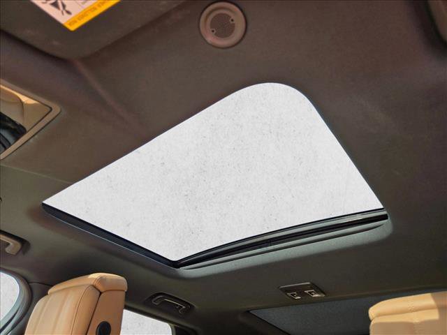 Used 2024 Land Rover Discovery Dynamic SE image 16