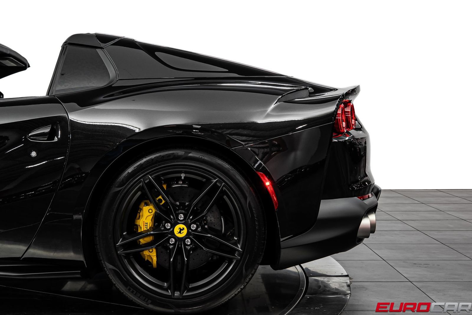 Used 2022 Ferrari 812 GTS RWD image 18