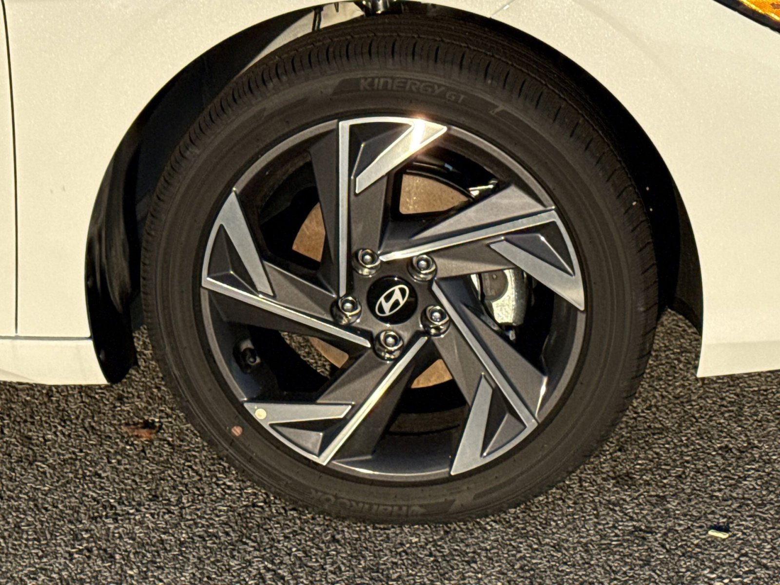 New 2025 Hyundai Elantra Limited image 12