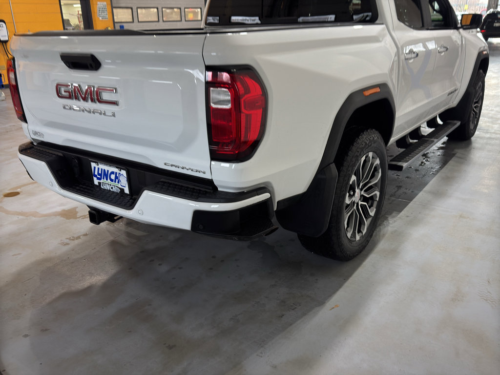 Used 2024 GMC Canyon Denali image 8
