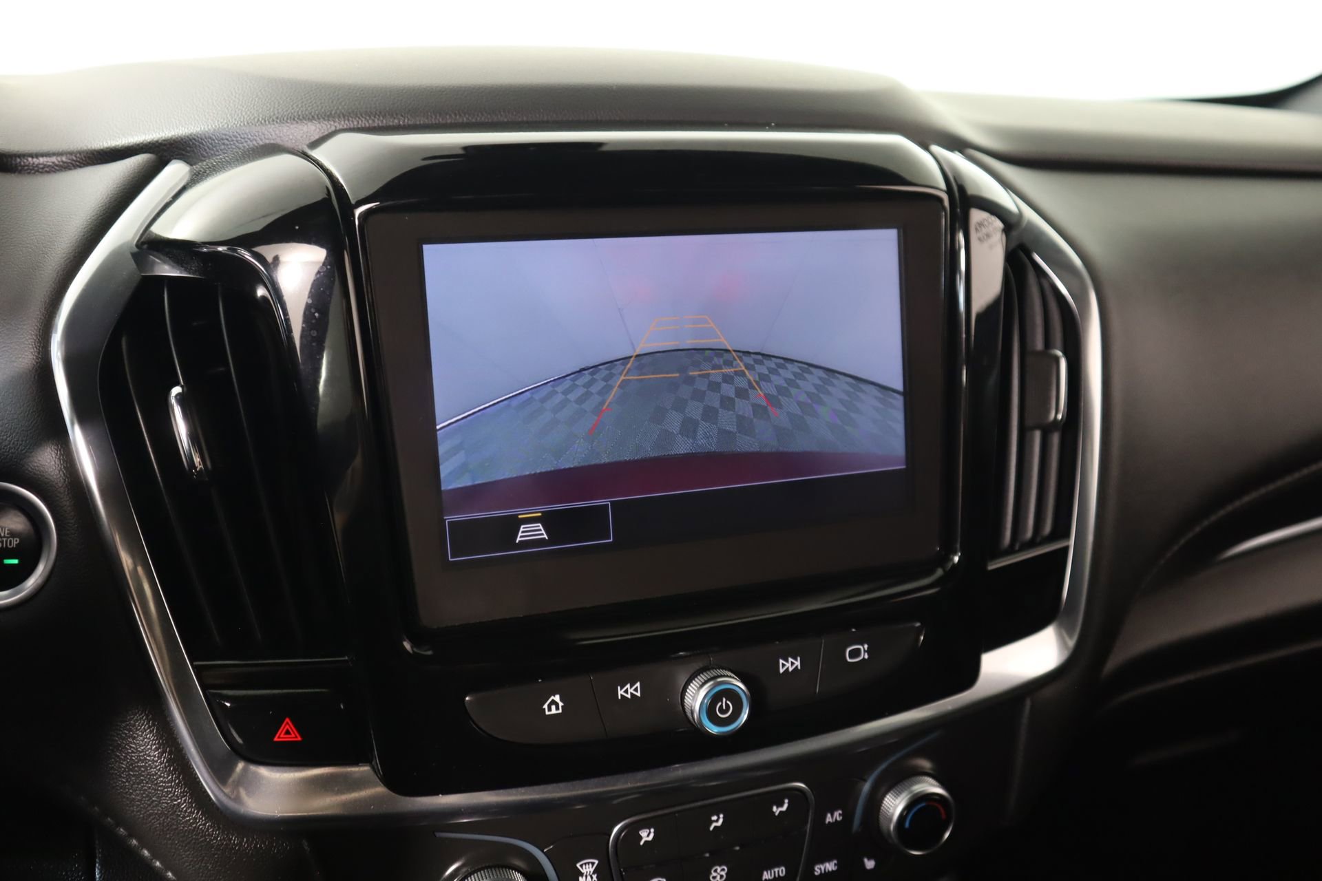 Used 2023 Chevrolet Traverse LT image 6