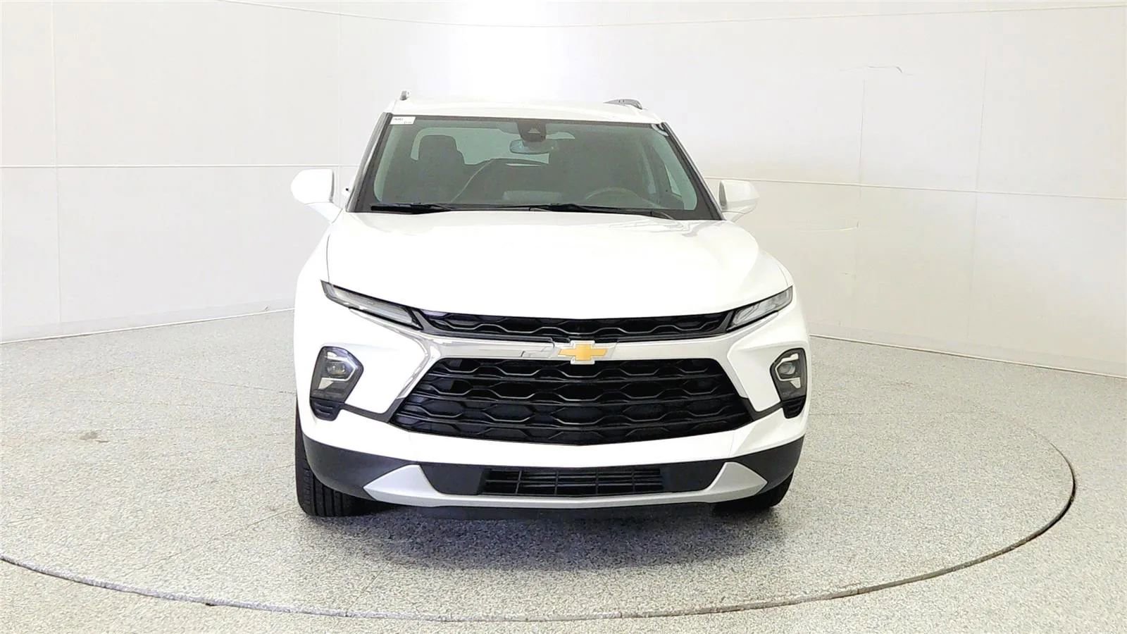 Used 2024 Chevrolet Blazer LT w/ Convenience Package FWD image 2