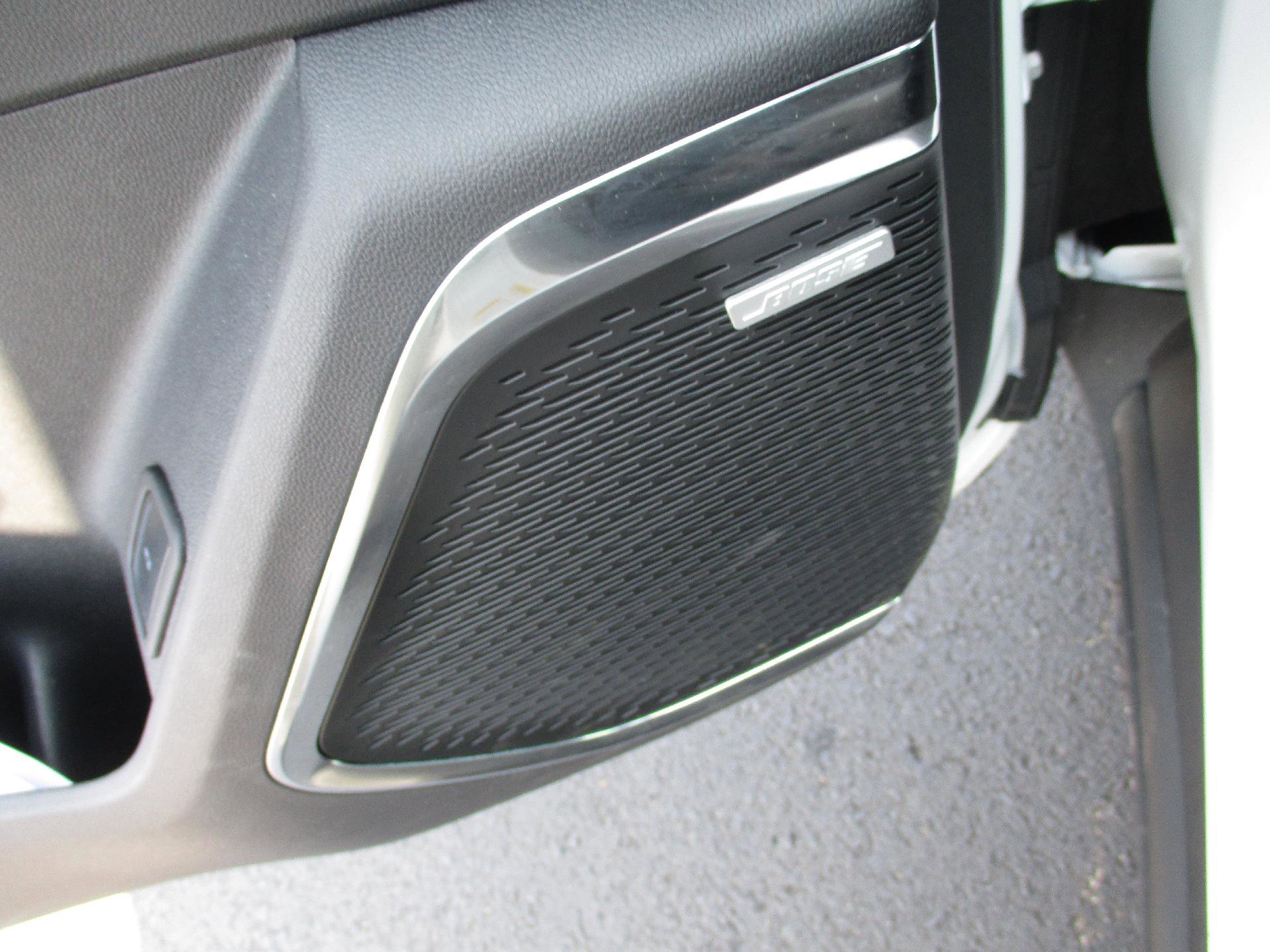 Used 2025 GMC Acadia Elevation image 11