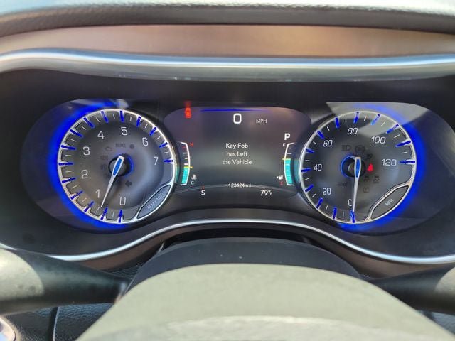 Used 2018 Chrysler Pacifica Touring-L Plus FWD image 8