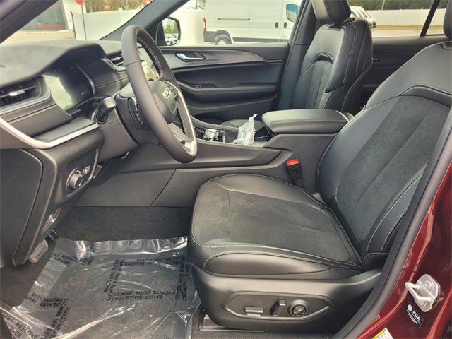 New 2025 Jeep Grand Cherokee Altitude image 4