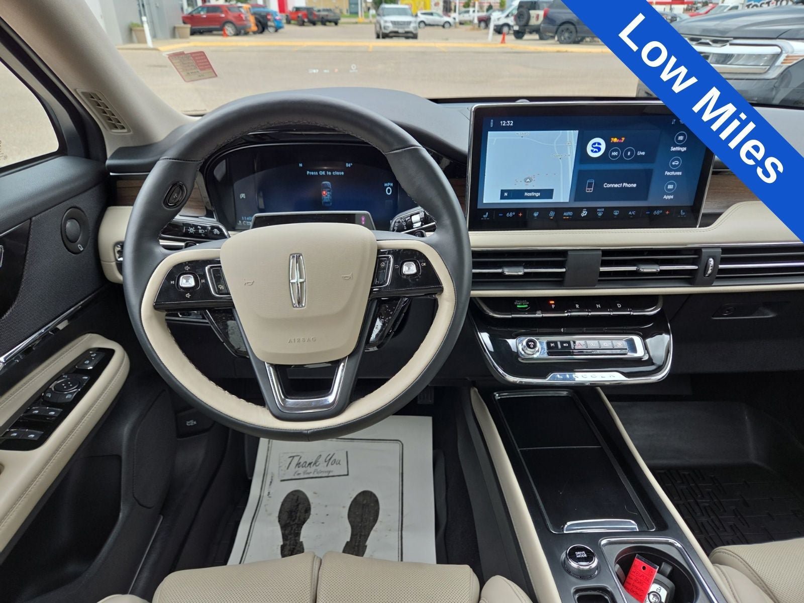 Used 2025 Lincoln Corsair Reserve w/ Equipment Group 202A AWD/4WD image 3