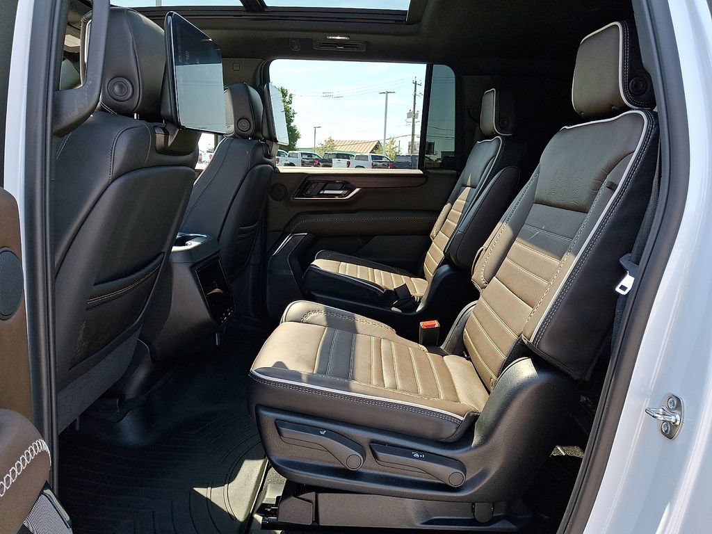 Certified 2026 GMC Yukon XL Denali Ultimate w/ LPO, Floor Liner Package AWD/4WD image 10
