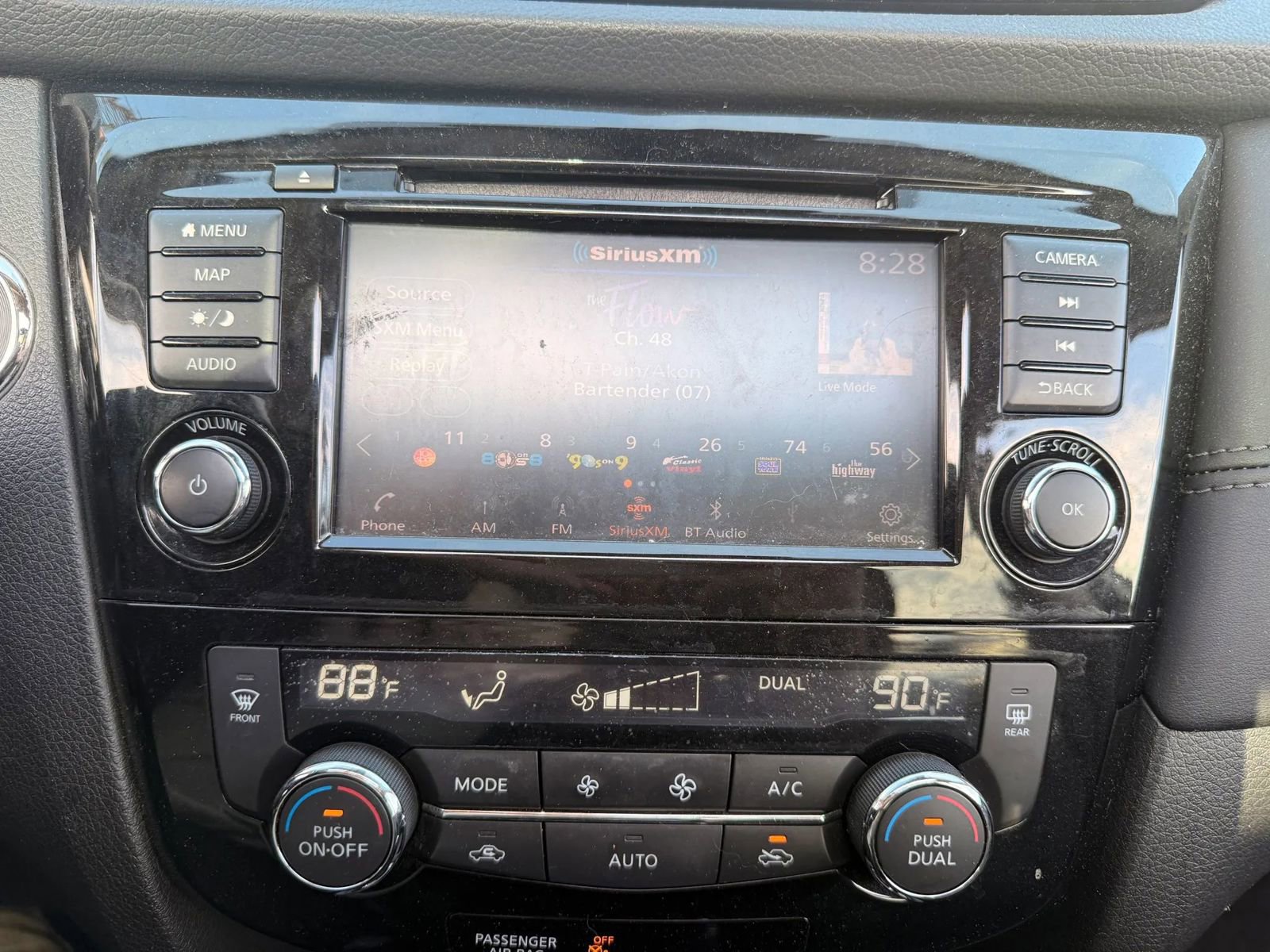 Used 2018 Nissan Rogue SL w/ Premium Package image 21