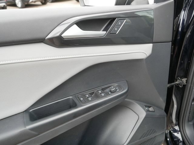 Certified 2023 Volkswagen Taos SEL AWD/4WD image 16