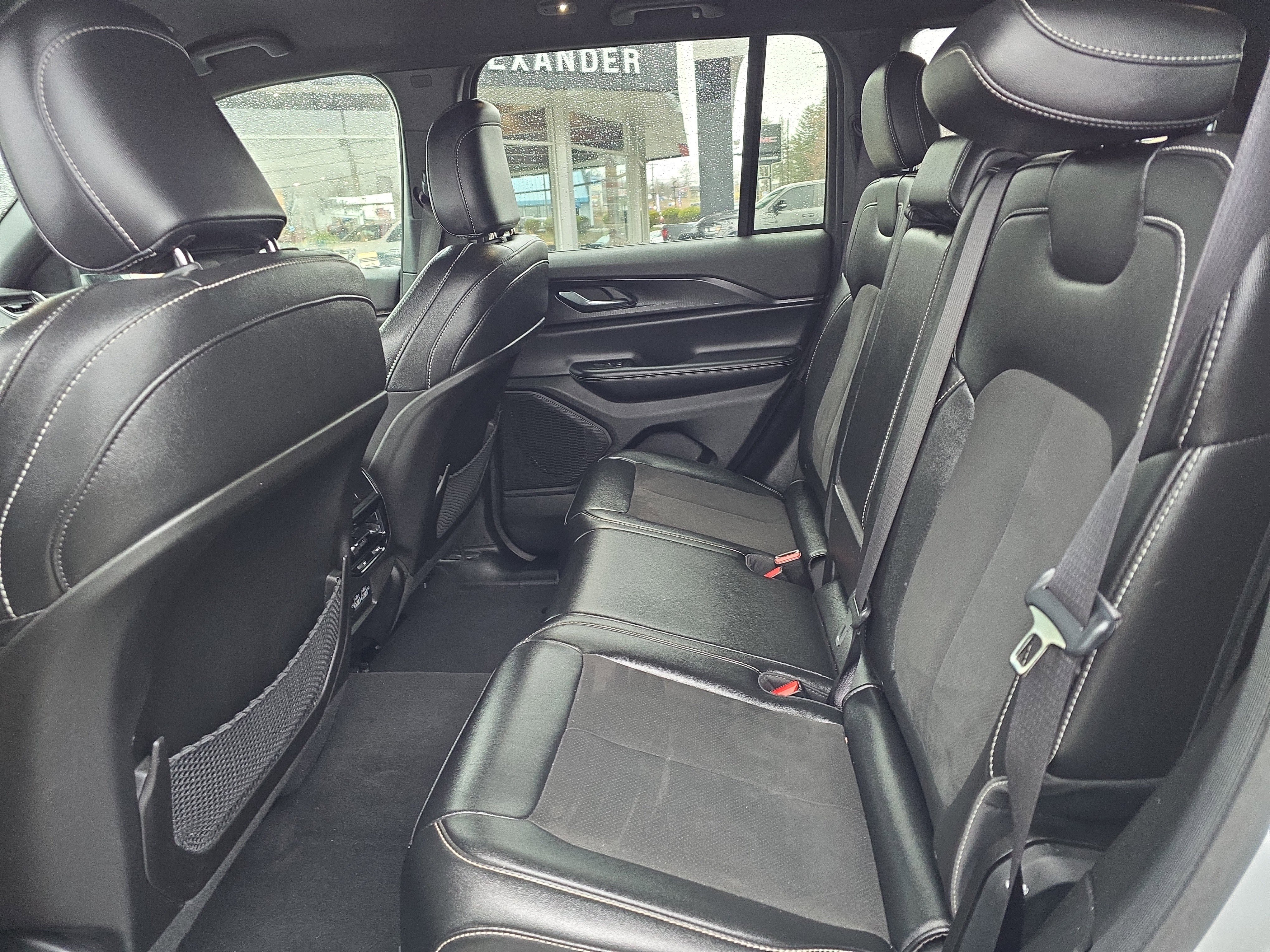 Used 2024 Jeep Grand Cherokee Altitude AWD/4WD image 13