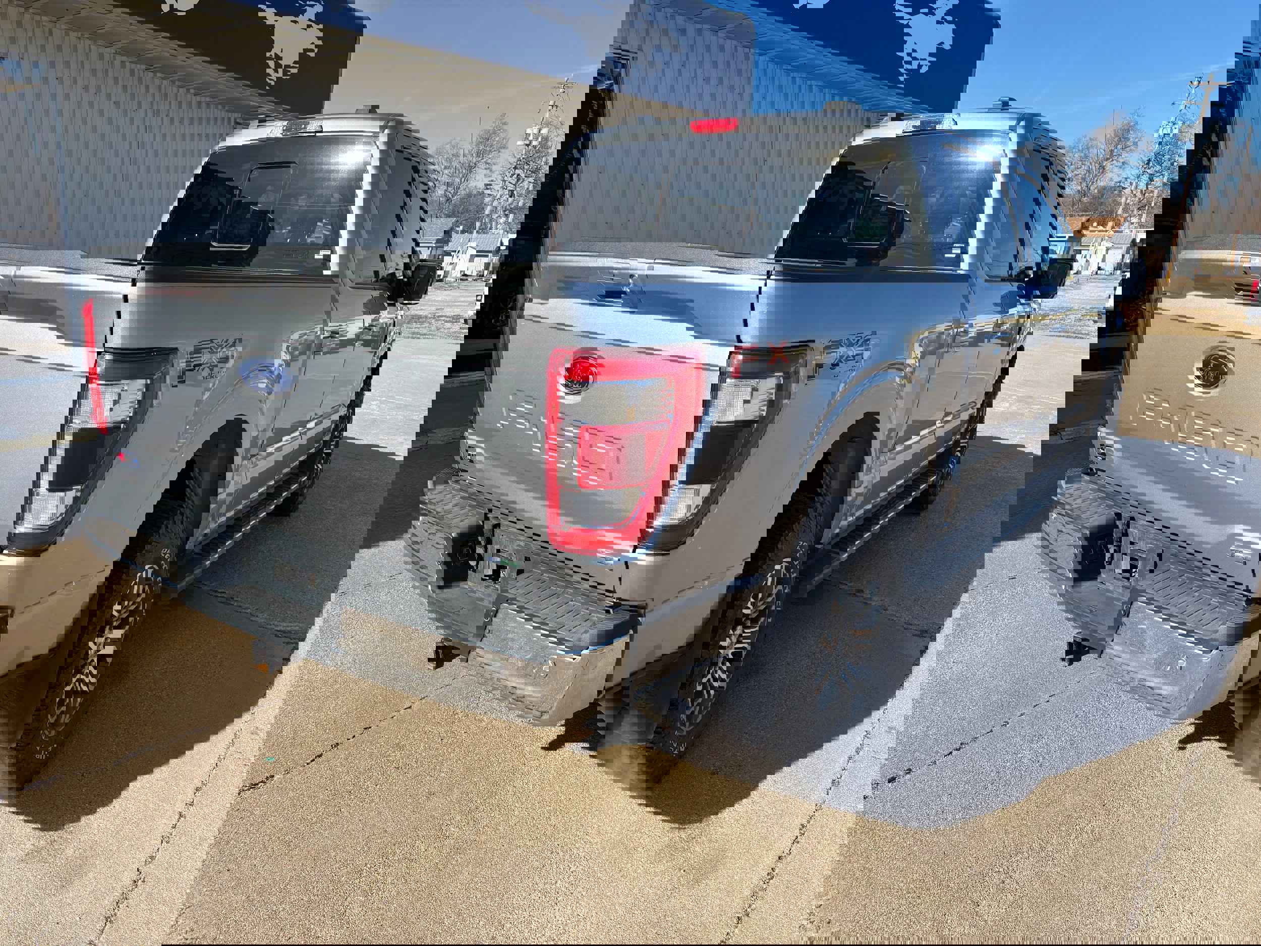 Used 2021 Ford F150 Lariat w/ Equipment Group 501A Mid image 3