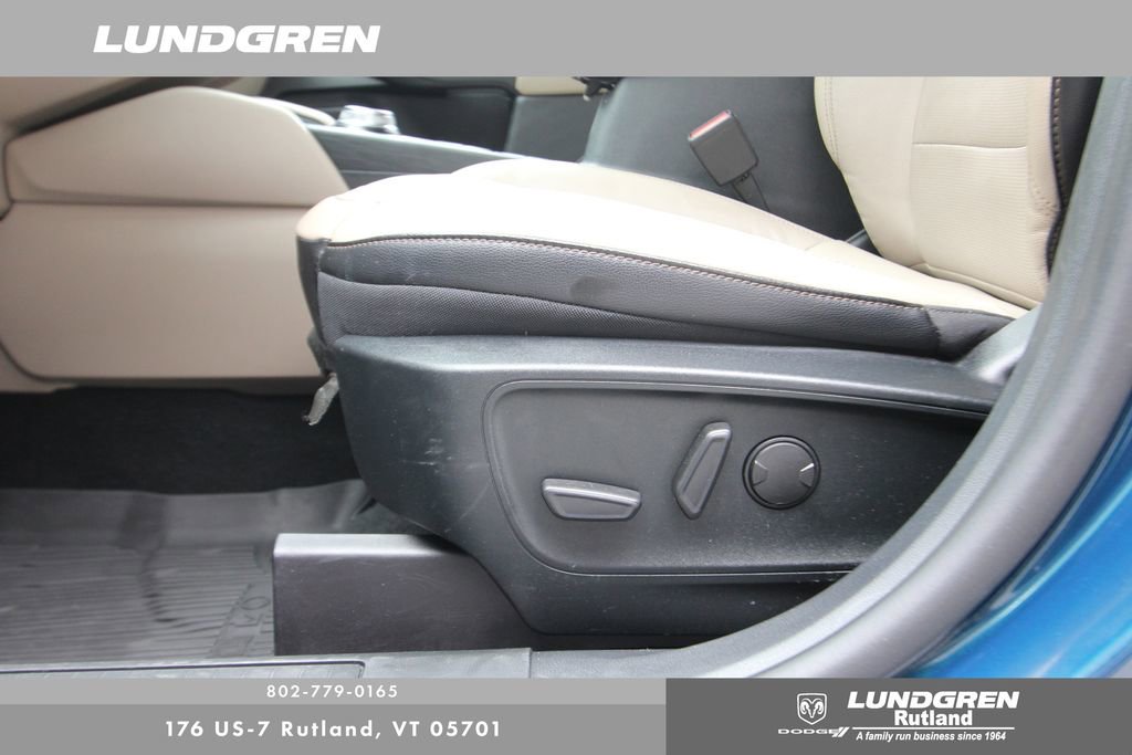 Used 2020 Ford Escape Titanium w/ Titanium Premium Package 2.0 image 12