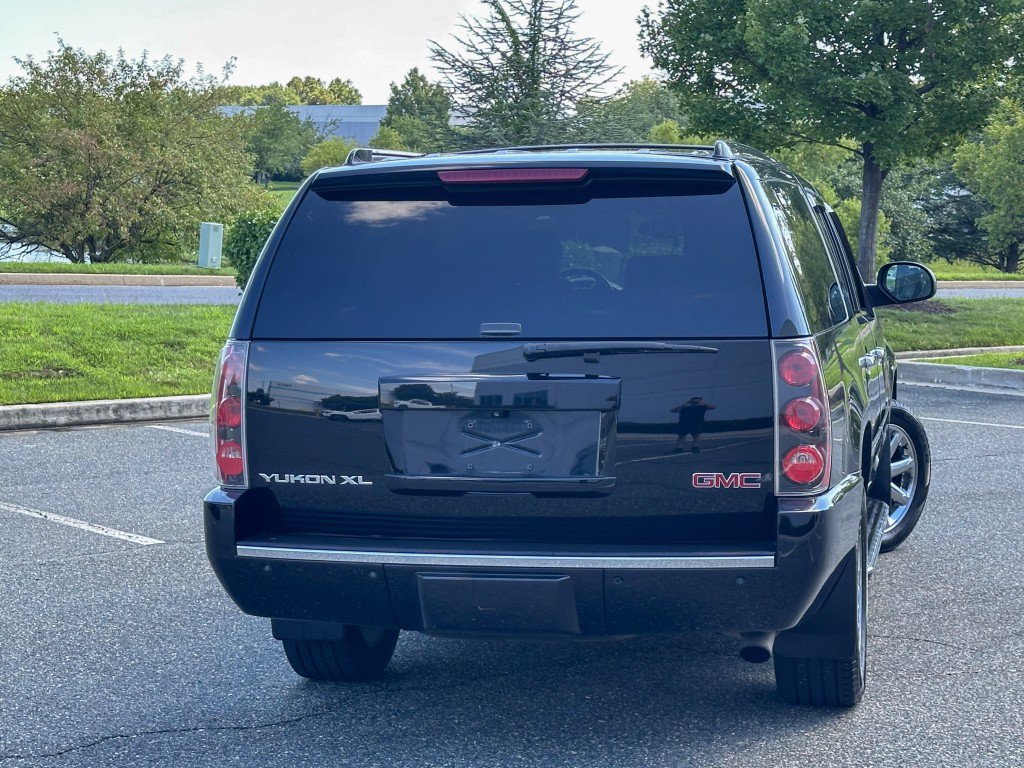 Used 2013 GMC Yukon XL Denali AWD/4WD image 10