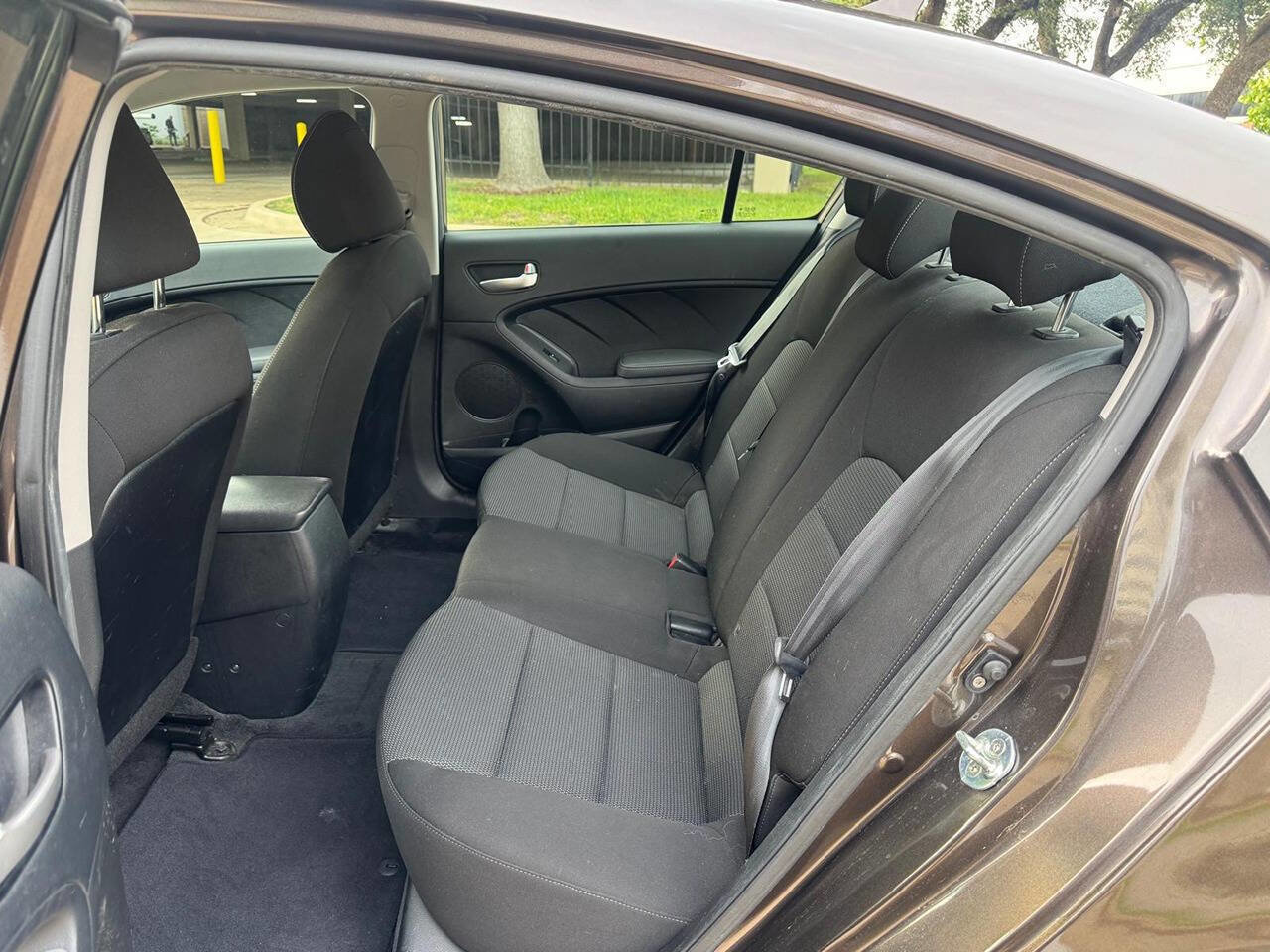 Used 2017 Kia Forte LX FWD image 18