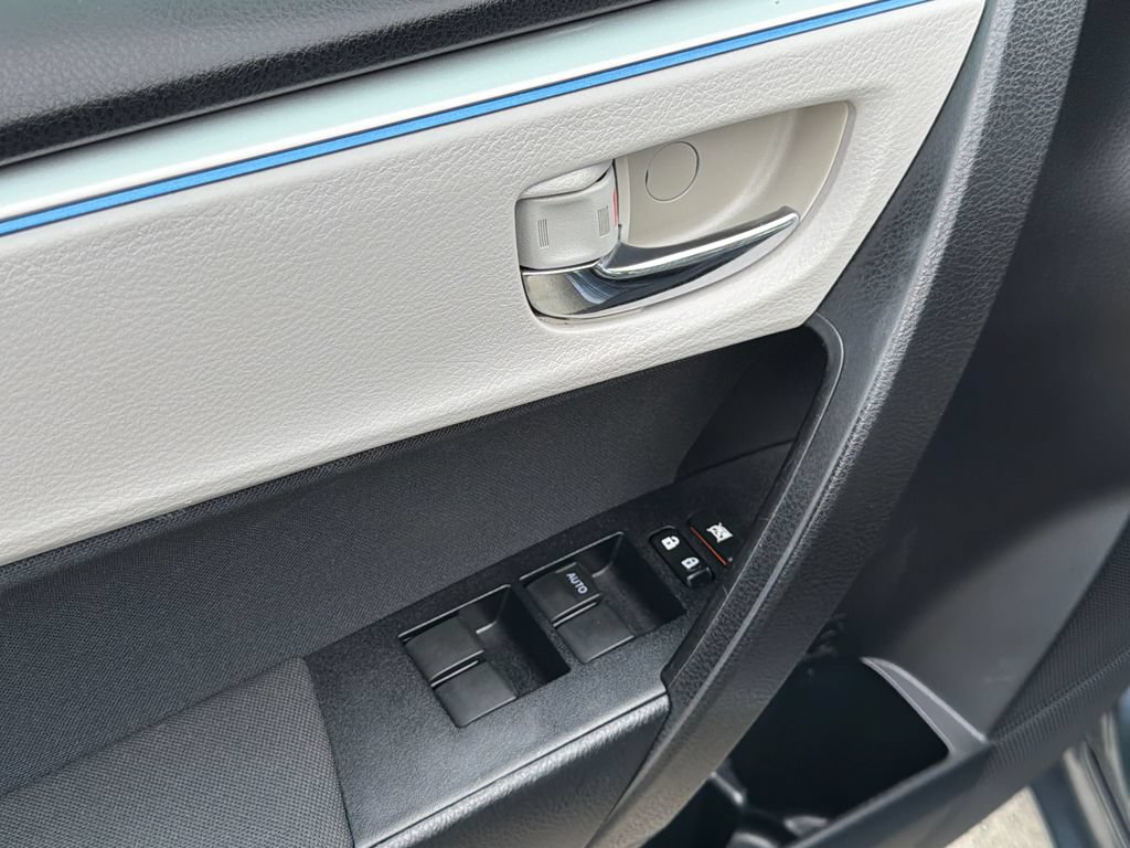 Used 2016 Toyota Corolla LE FWD image 17