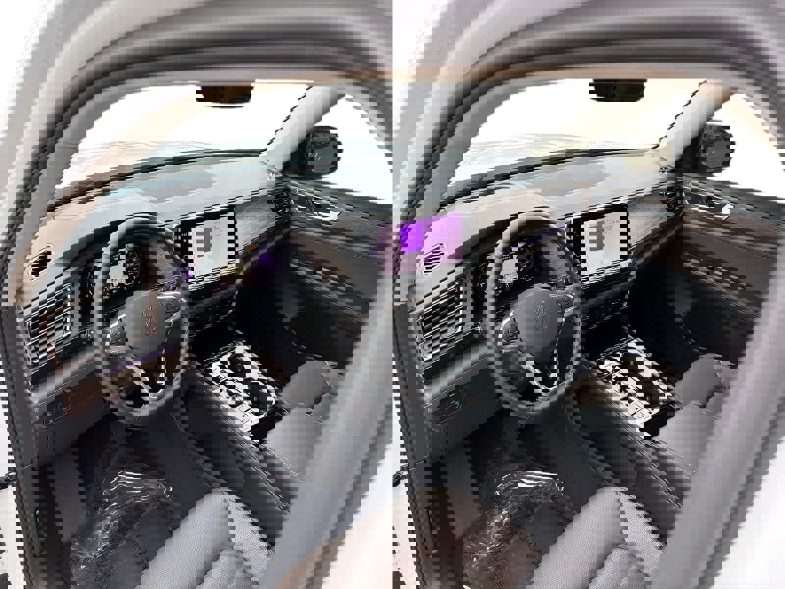 Used 2025 Volkswagen Atlas SEL image 2