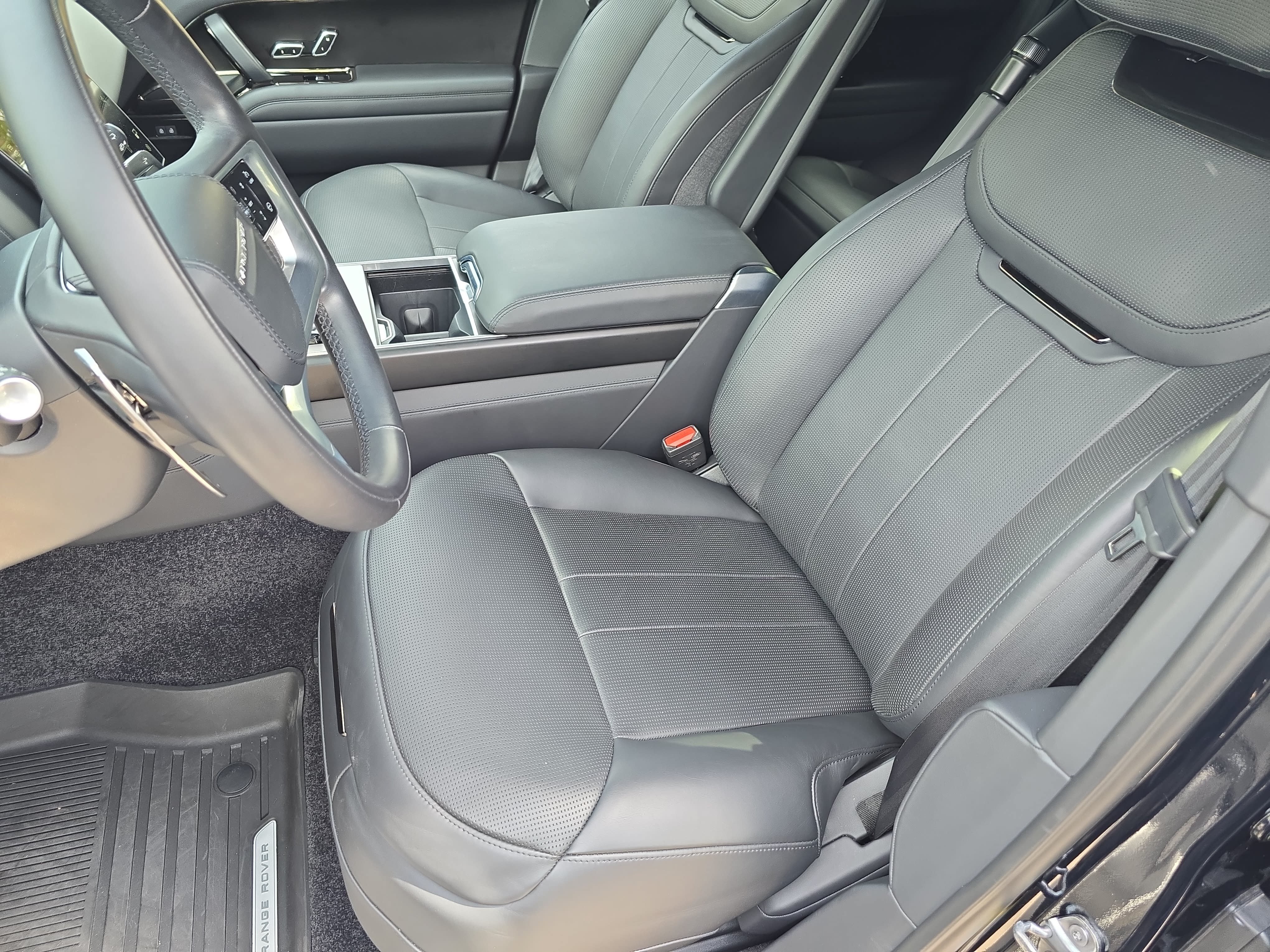 Certified 2024 Land Rover Range Rover SV AWD/4WD image 15