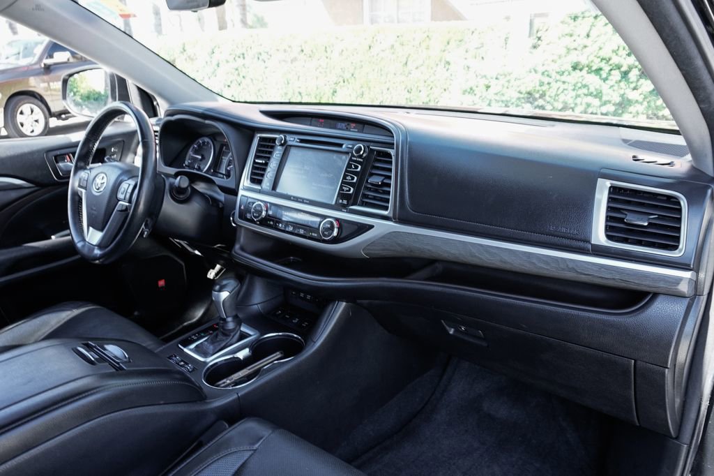 Used 2018 Toyota Highlander Limited Platinum image 42