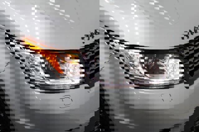 Used 2016 Land Rover Range Rover Sport SE image 27