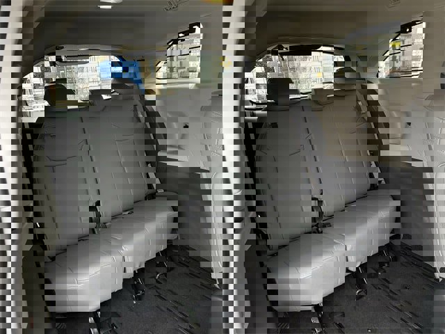 Used 2024 Toyota Sienna Limited image 33