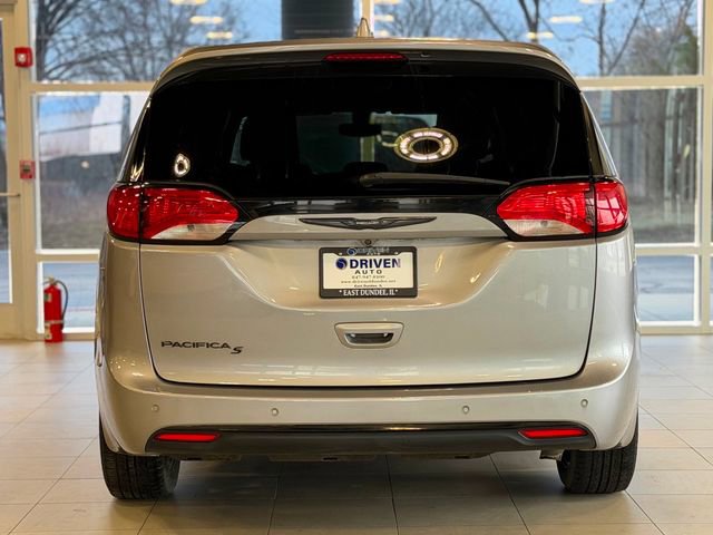 Used 2019 Chrysler Pacifica Touring Plus w/ S Appearance Package FWD image 10