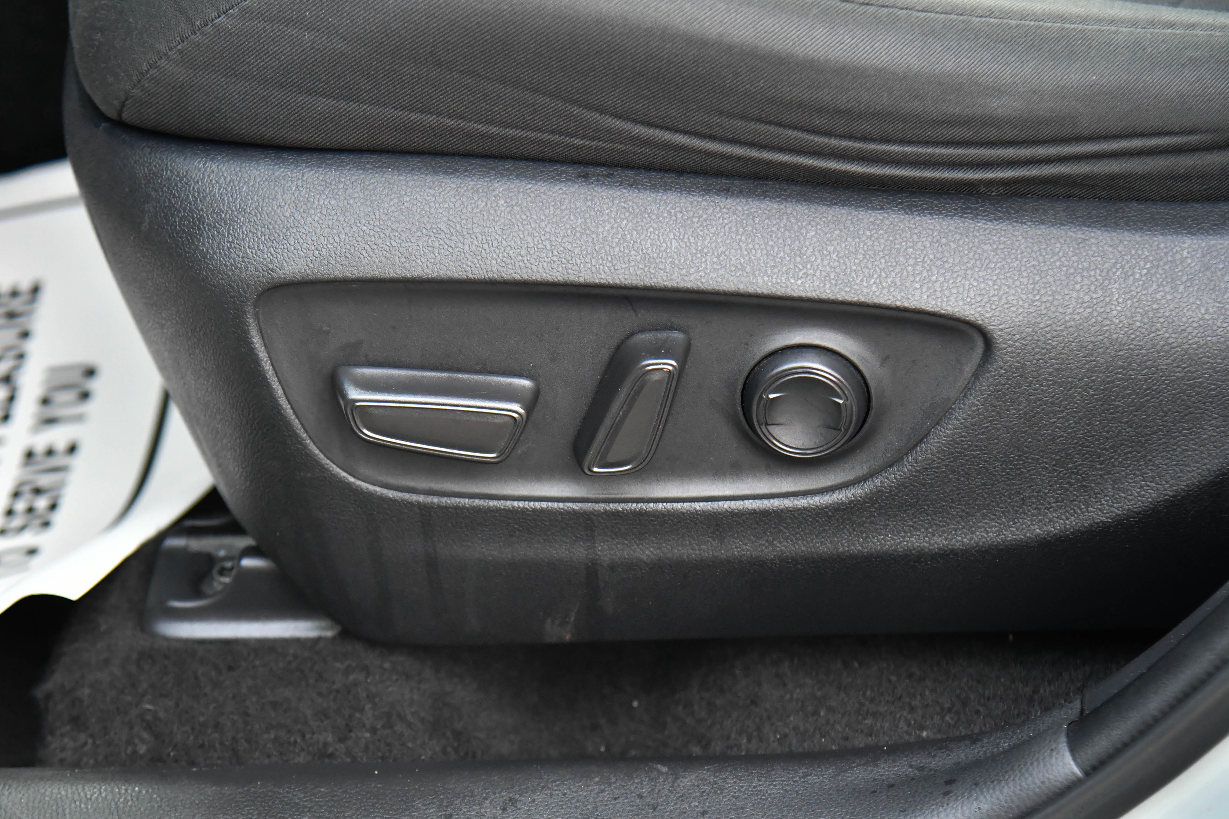 Used 2023 Toyota RAV4 XLE image 17