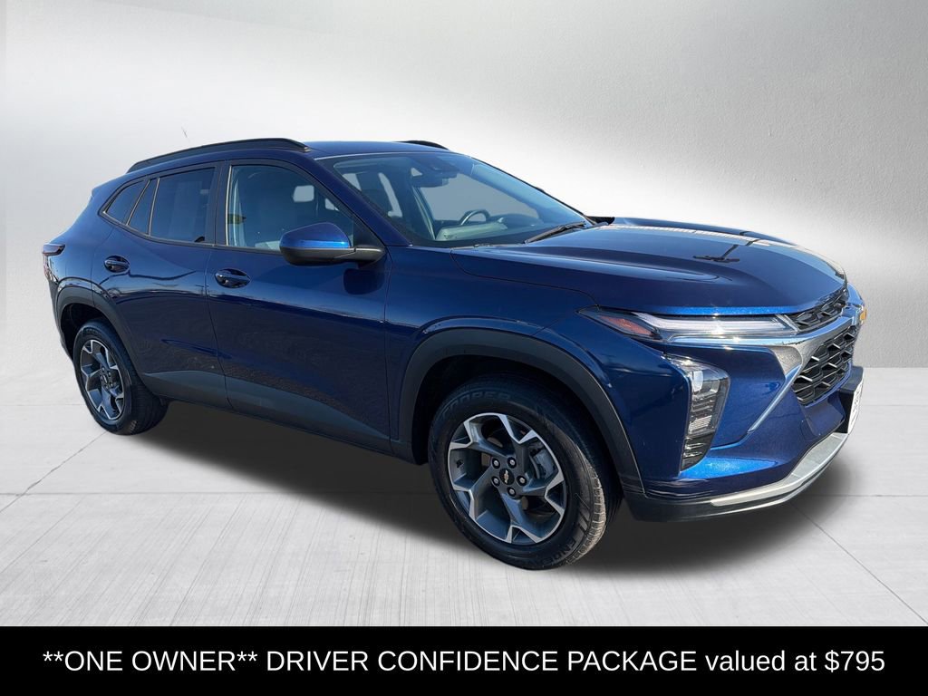 Used 2024 Chevrolet Trax LT w/ Driver Confidence Package image 2