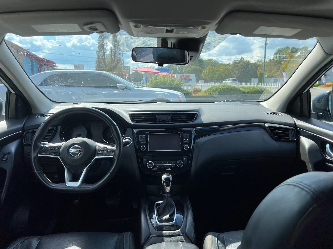 Used 2017 Nissan Rogue Sport SL w/ SL Premium Package image 27